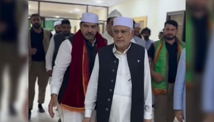Deputy Prime Minister and Foreign Minister Senator Ishaq Dar visits the shrine of Hazrat Data Ganj Bakhsh (RA) on June 25, 2026. — Screengrab via Facebook@Auqaf And Religious Affairs Department Punjab
