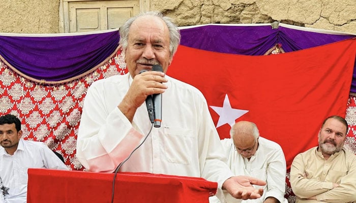Pakistan Mazdoor Kisan Party (PMKP) Central President Afzal Shah Khamosh addresses a gathering. — Facebook@afzalkhamoosh/File