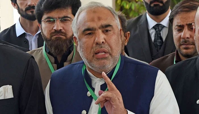 Pakistan Tehreek-e-Insaf (PTI) leader and former speaker of the National Assembly, Asad Qaiser, talking to the media outside the Supreme Court in Islamabad. — Online/File