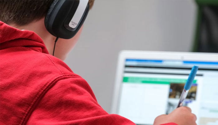 A representation showing a student taking an online class. — Unsplash/File