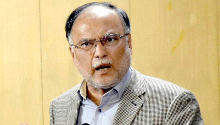 Ahsan Iqbal proposes 12 to 15 new provinces, asks PM to set up committee for debate