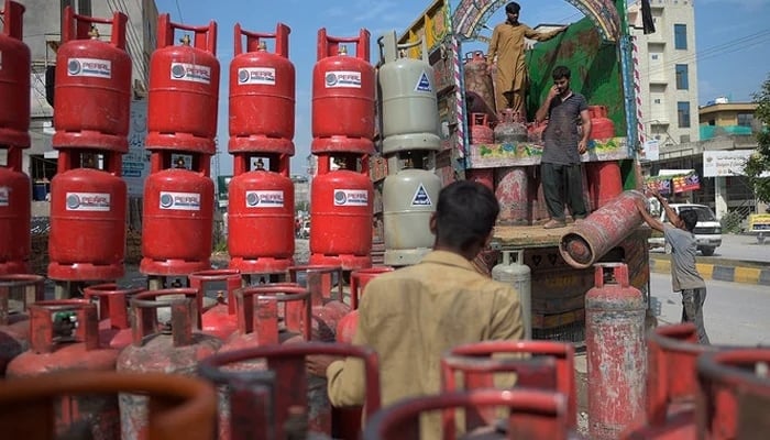 LPG pricing control shifted to public sector; price hike likely