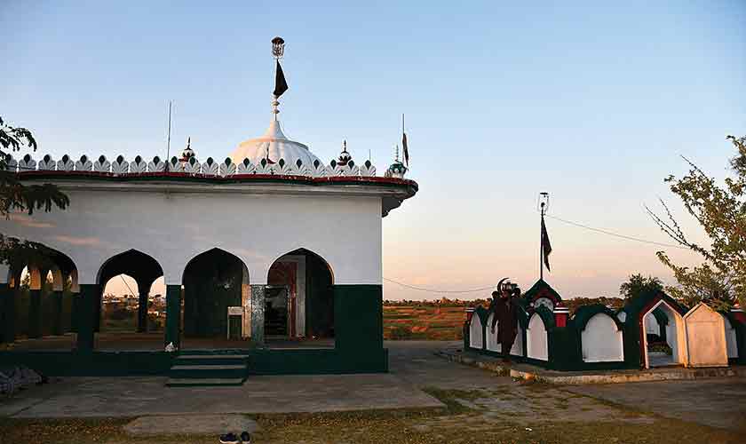 Shrines of Shah Malook on left and Syed Isam Ali Shah on right, Sayyed Village.