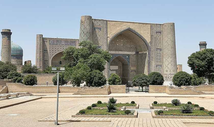 Bibi Khanum Mosque. — Photos by the author