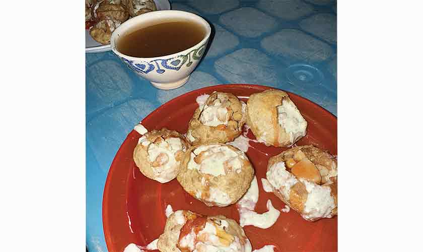 Maulvi kay Gol Gappay near Lakshmi Chowk.