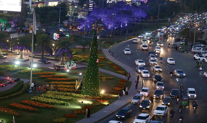 — Photos by Rahat Dar