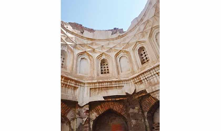 Dilapidated tomb of Khalifo Karamullah Soomro.