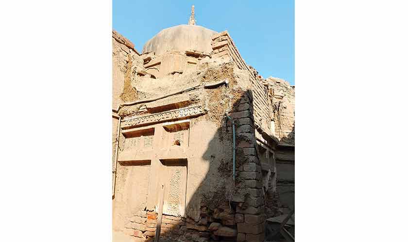Crumbling Khalifa tombs in Shikarpur.