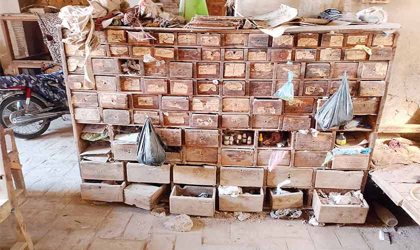 View of Khalifa Dawakhano in Shikarpur.