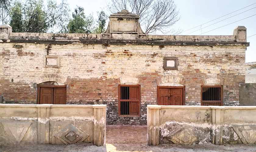 Hostel adjacent to Jamia Hashimia Madrasa.