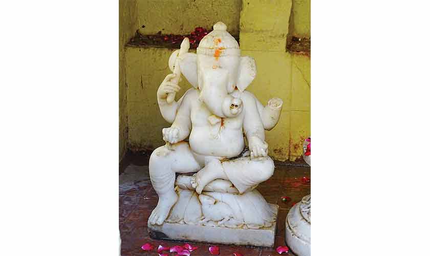 Image of Ganpati in Shiva temple.