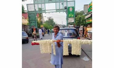 The gajra vendors of Old Anarkali