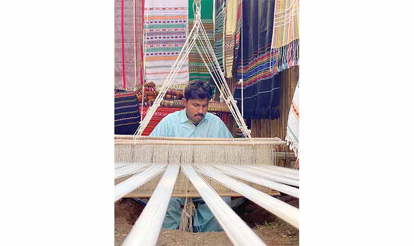 Chawl making on a handloom.