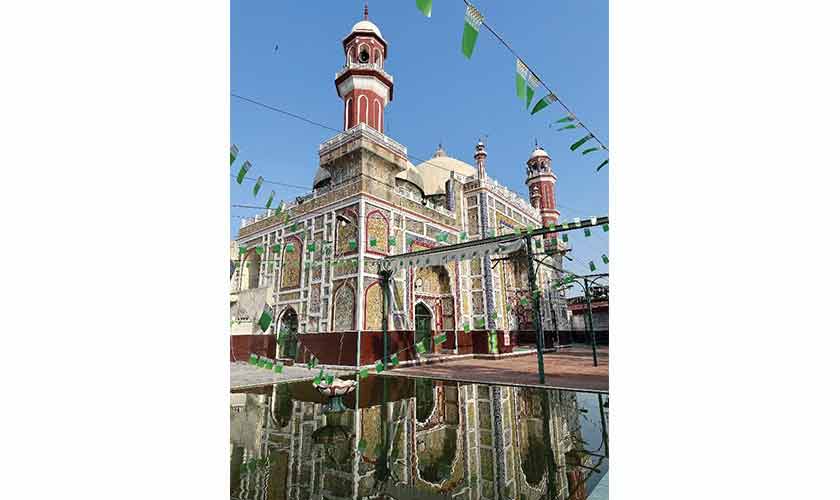 Dai Anga Mosque near Railway Station.