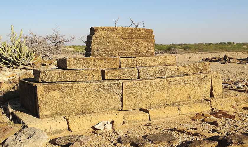 A tomb in Rumiyon Waro Qabristan near Lal Bakhsh Kachelo.