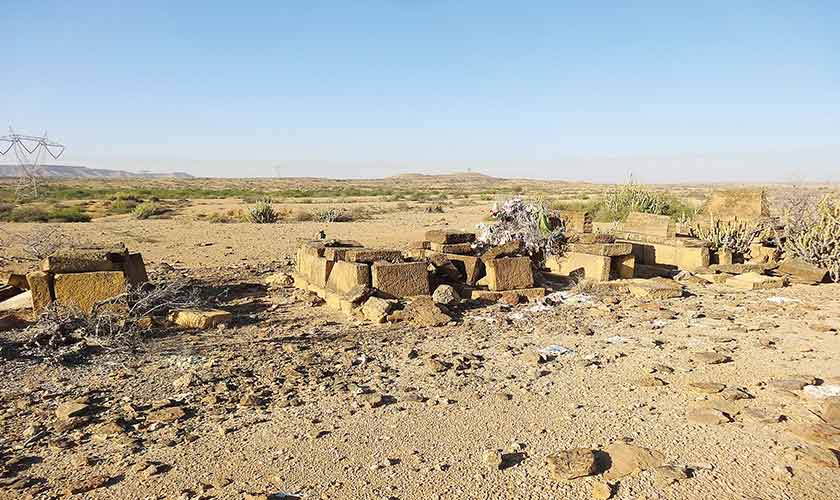 Rumiyon Waro Qabristan near Lal Bakhsh Kachelo. — Photos by the author
