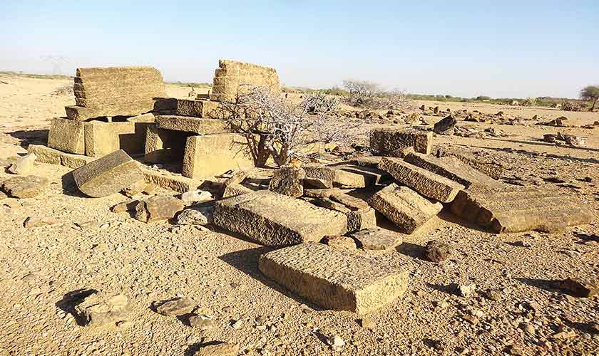 Dilapidated tombs in Rumiyon Waro Qabristan.