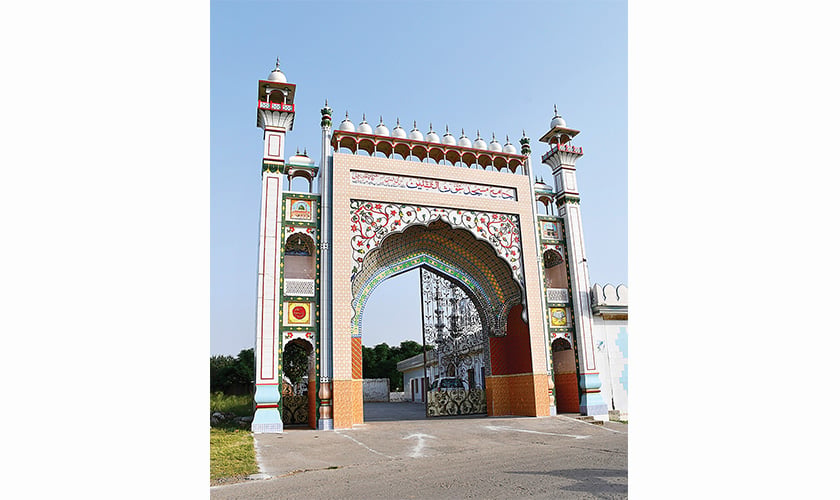 View of main entrance of the mosque.