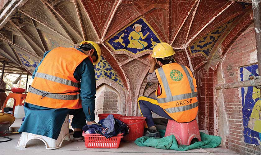 By employing traditional craftspeople, the project helped revive and sustain indigenous conservation practices.