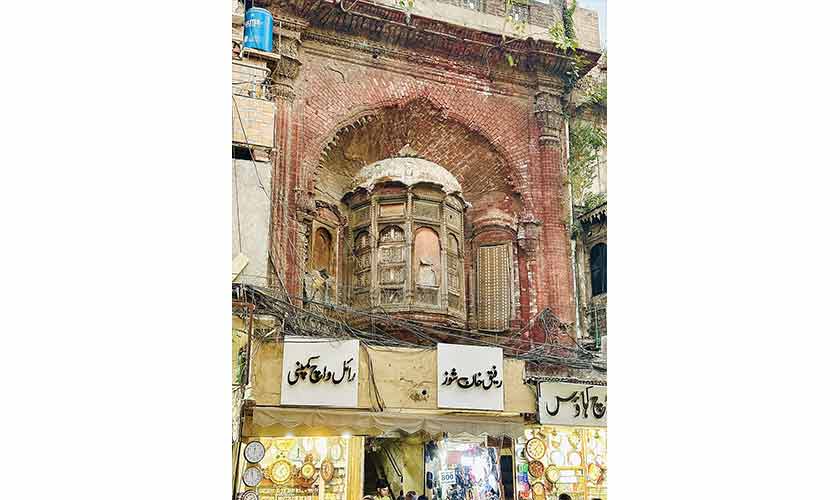 An Old Haveli Anarkali Bazaar.