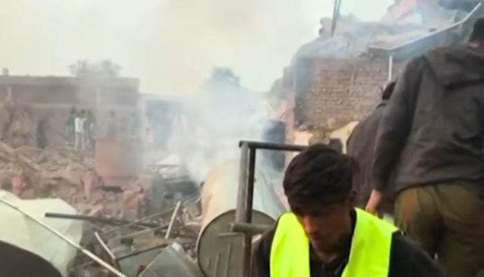 Rescue worksrs at the site of a factory blast in Faisalabad, November 21, 2025. — Screengrab via Geo News
