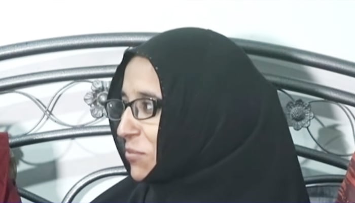 27-year-old Kiran, who went missing from Islamabad 17 years ago, reunites with parents at Edhi Centre, Karachi. — Screengrab via YouTube/Geo News