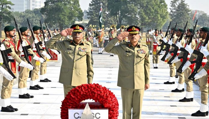 CJCSC General Sahir Shamshad Mirza pays a farewell visit to COAS Field Marshal Syed Asim Munir at General Headquarters (GHQ) on November 25, 2025. — ISPR