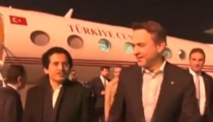Federal Petroleum Minister, Ali Pervaiz Malik welcoming  Turkiye’s Minister of Energy and Natural Resources, Alparslan Bayraktar at airport on December 2, 2025. — YouTube@ Geo News/Screengrab