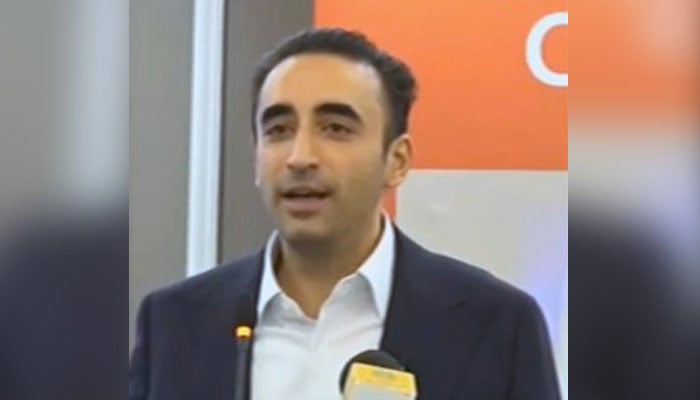 Pakistan Peoples Party Chairman Bilawal Bhutto-Zardari addresses inaugural ceremony of a new Sindh Institute of Urology and Transplantation (SIUT) unit in Karachi on December 3, 2025. — X/ @MediaCellPPP/File