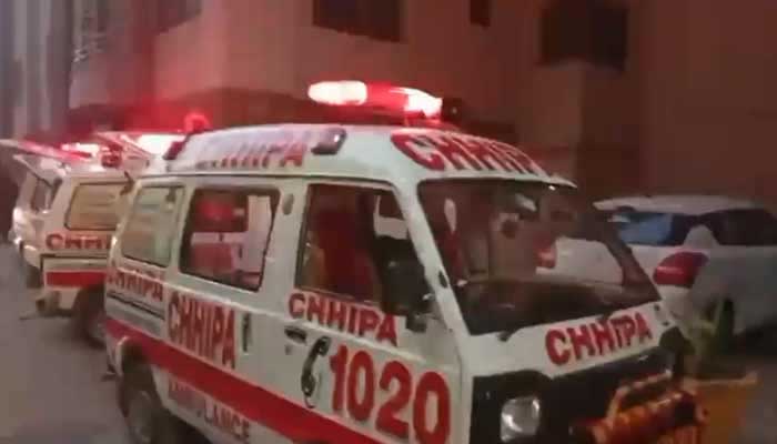 Ambulances shift bodies of victims to hospital. — Geo News