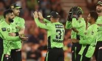 VIDEO: Shadab Khan takes four as Sydney Thunder score first win in BBL 15