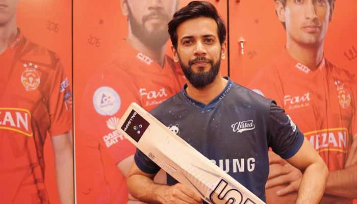 Former all-rounder poses in an undated picture. — Instagram/@Imadwasim
