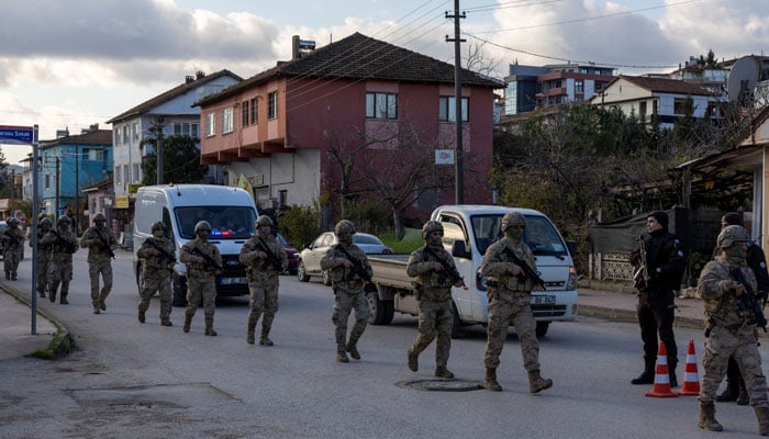 Turkish gendarmerie special forces team leaves the site where Turkish security forces launched an operation on a house believed to contain suspected Daesh militants, and where, according to state media, seven officers were wounded in a clash, in Yalova province, Turkey, December 29, 2025. — Reuters