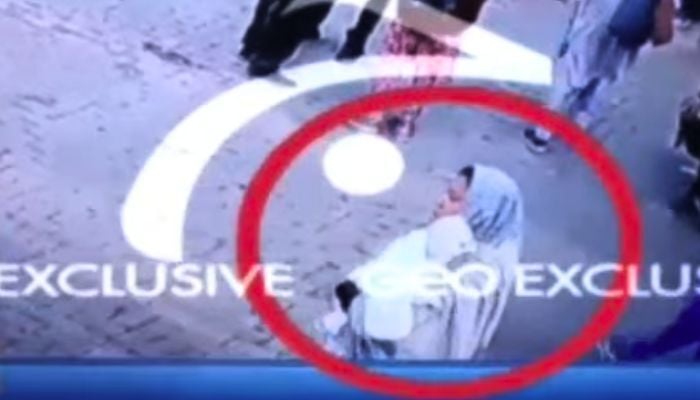 Woman flees with child during the discharge process at the hospital.— screengrab/Geo News