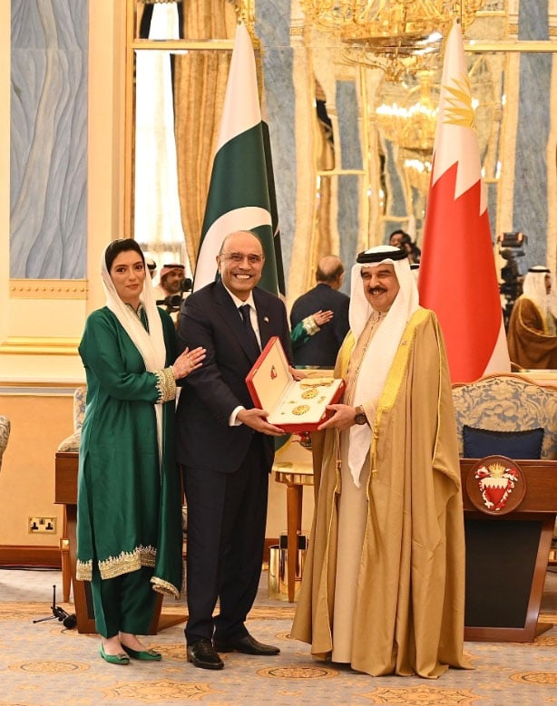 King Hamad bin Isa Al Khalifa (right) conferred upon President Asif Ali Zardari the Order of Shaikh Isa Bin Salman Al Khalifa First Class, the highest Award of Bahrain, on January 14, 2025. — X/@MediaCellPPP