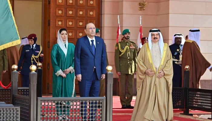 President Asif Ali Zardari and First Lady Aseefa Bhutto-Zardari receive the guard of honour at Al-Qudaibiya Palace on January 14, 2026. — X/@MediaCellPPP