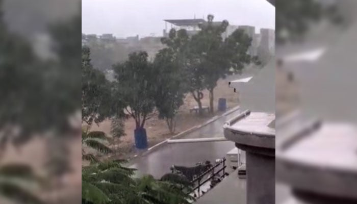 Rain lashes parts of Karachi on January 22, 2026. — Geo News