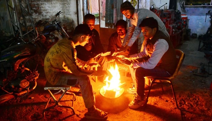 Representational image shows people gathered around a fire to keep warm, Hyderabad, Janiuary 13, 2026. — INP