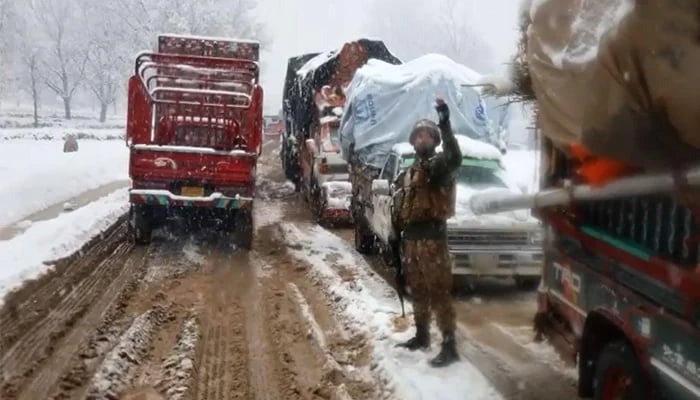 Residents leave with their belongings ahead of an operation in the Maidan area of Tirah Valley, Khyber Pakhtunkhwa, January 9, 2026. — Geo News