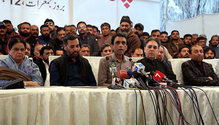 (Right to left) Mutahida Qaumi Movement-Pakistan leaders Farooq Sattar, Amir Khan, Khalid Maqbool Siddiqui, Mustafa Kamal, and Nasreen Jalil during a press conference in Karachi, on January 12, 2023. — Geo News/Kiran Khan