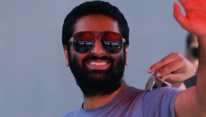 Indian singer Arijit Singh waves to his fans. — Instagram@arijitsingh