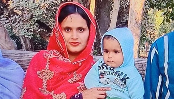 A picture of deceased mother, Sadia with her 10-month-old daughter Rida Fatima (late). — Geo News/File