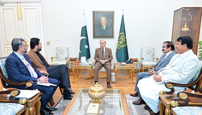 Khyber Pakhtunkhwa Chief Minister (left) meets Prime Minister Shehbaz Sharif (centre) at Prime Ministers Office, Islamabad, February 2, 2026. — Prime Ministers Office
