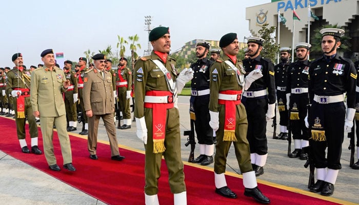 Libyan military chief receives guard of honour. — ISPR