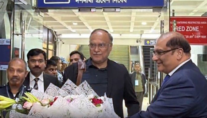 Federal Minister for Planning Ahsan Iqbal is welcomed upon reaching Bangladesh on February 17, 2026. — X@betterpakistan