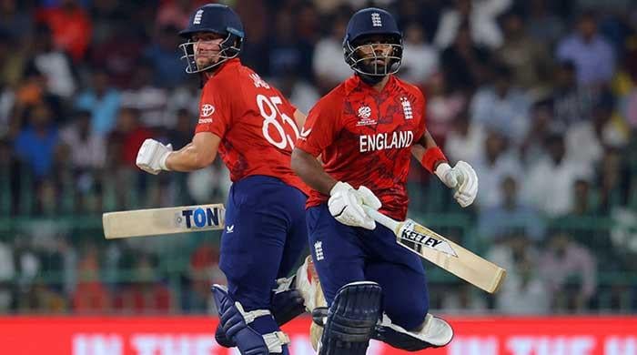T20 WC: England edge New Zealand, keep Pakistan's semi-final hopes alive