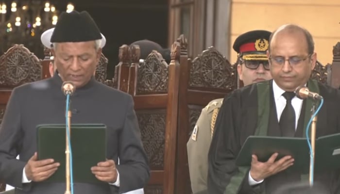 PML-N leader Nehal Hashmi (left) takes oath as Sindh governor, Karachi, March 13, 2026. — Screengrab via YouTube/Geo News