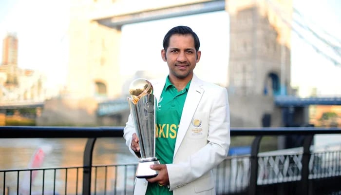 Sarfraz Ahmed, Captain of Pakistan, poses with the trophy during the ICC Champions Trophy at Tower Bridge on June 19, 2017 in London, England. — ICC