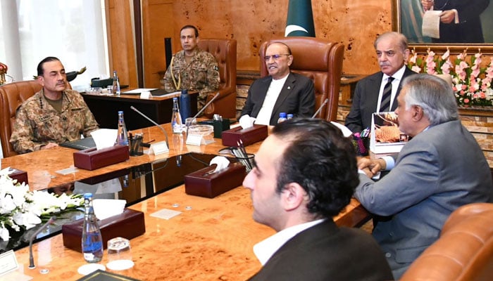 President Asif Ali Zardari chairs a high-level meeting at Aiwan-e-Sadr along with Prime Minister Shehbaz Sharif, Field Marshal Syed Asim Munir and cabinet members on March 26, 2026. — X/@MediaCellPPP