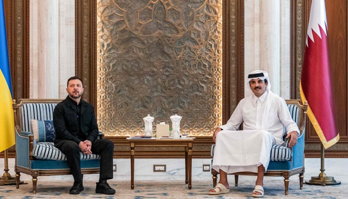 This handout picture released by Qatar´s Amiri Diwan shows Qatar´s Emir Sheikh Tamim bin Hamad Al-Thani meeting with Ukraine´s President Volodymyr Zelensky and delegation at Lusail Palace in Doha on March 28, 2026. — AFP